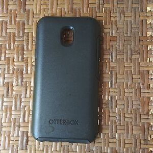 Otterbox case for samsung j7, black